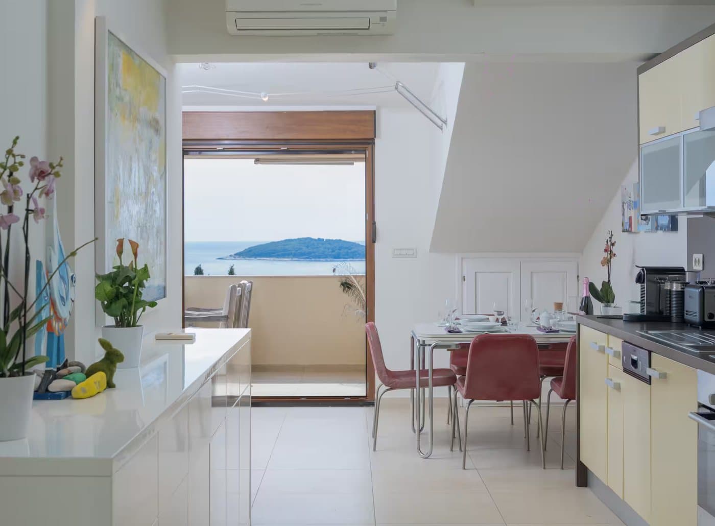 Dining area with sea view — Panoramic Art Penthouse, Hvar