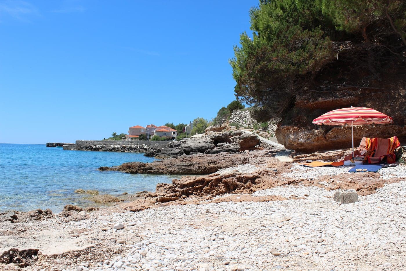 Velo Žalo at Zavala — white pebbles, pine shade and a quiet south-coast bay